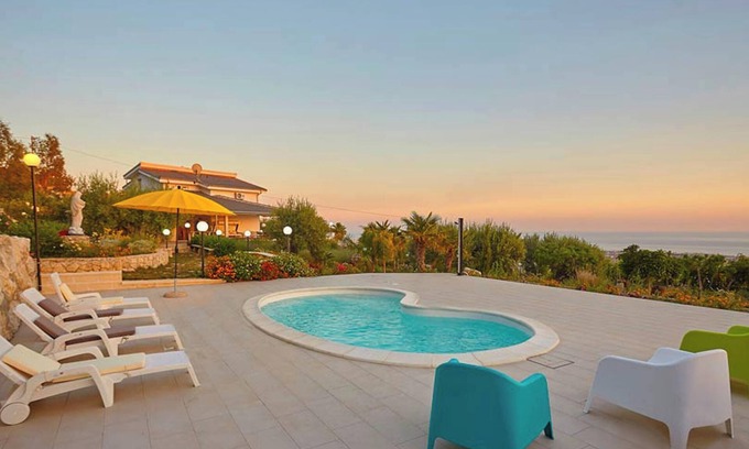 Favara Villa | Homerez - Magnificent Villa in Favara with Sea View