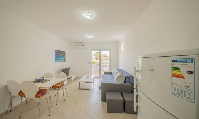 Vrsi Apartment | Homerez - Modern Apartment in Vrsi