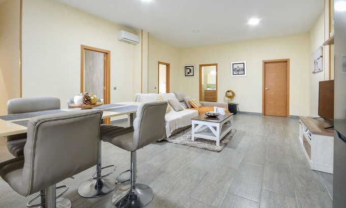 Castillo del Romeral House | Homerez - Spacious house near the beach and the terrace