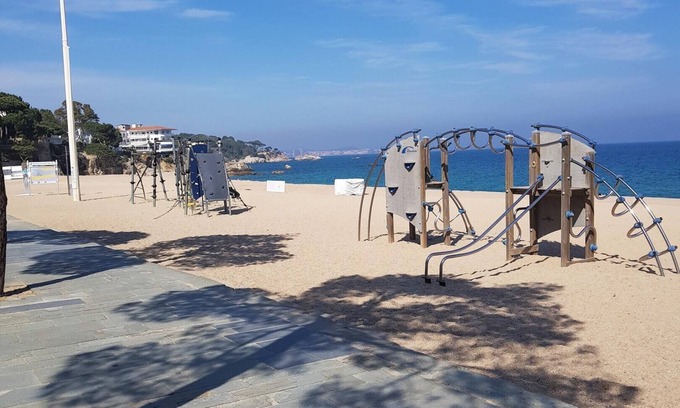 Platja d'Aro Apartment | Homerez - Spacious Apartment in Platja d'Aro - Sunny Terrace
