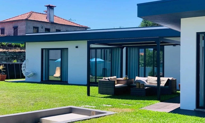 Viana do Castelo House | Homerez - Villa with private pool in Neiva