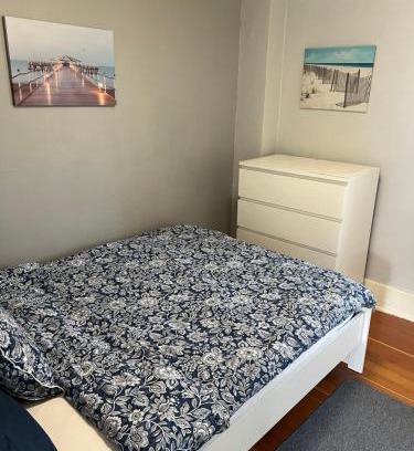Tuxedo House | Homestay in cozy River Heights home