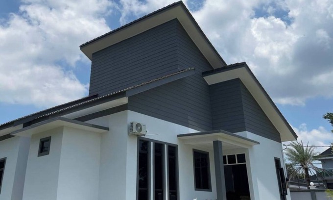 Paya Bemban House | Homestay PCB. 5 minute walk to the Pantai Cahaya Bulan Beach