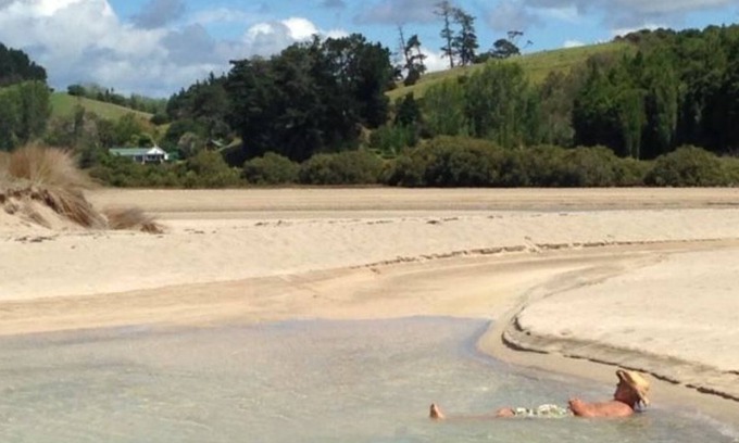 Te Tii House | Homestead with Charm - on coastal farm by the sea