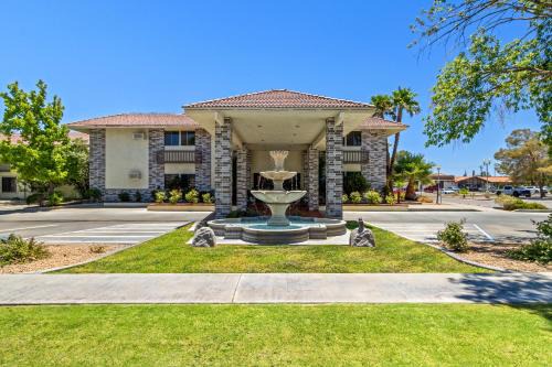 Ridgecrest Hotel | HomeTowne Studios by Red Roof Ridgecrest