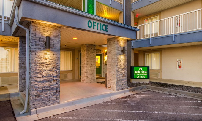 Aurora Hotel | HomeTowne Studios by Red Roof Denver - Airport/Aurora