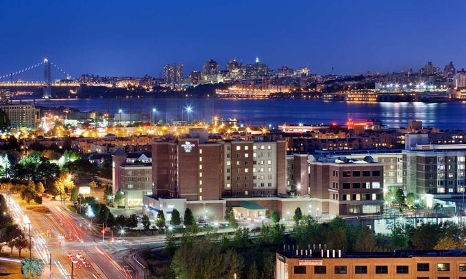Edgewater Hotel | Homewood Suites by Hilton Edgewater-NYC Area