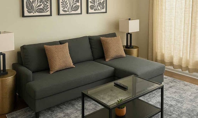 Chicago Apartment | Homey 2BR Apt w/Parking