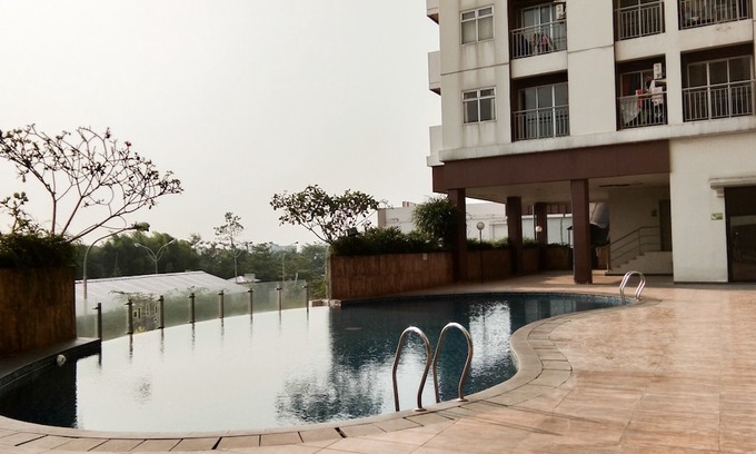 Serpong Hotel | Homey 2Br at Serpong Greenview Apartment