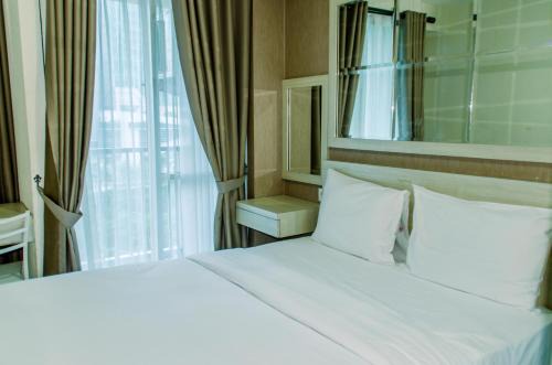 Kayu Putih Apartment | Homey and Warm Studio Room at Tifolia Apartment By Travelio