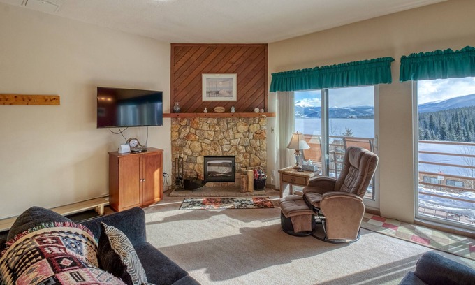 Wildernest Condo | Homey condo with shared pool, hot tub, and sauna - easy access to ski resorts