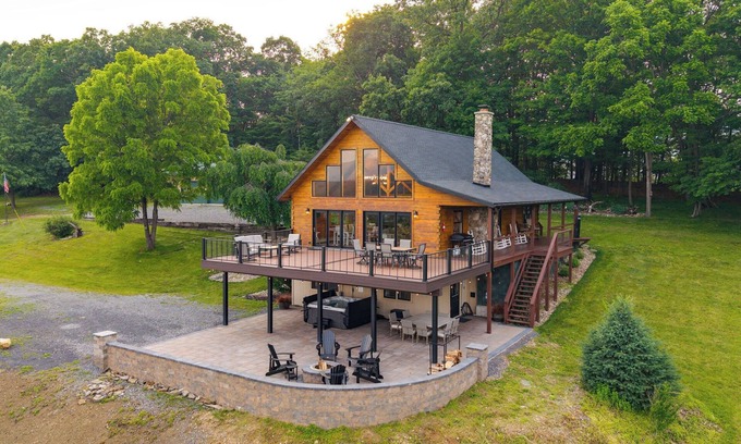 Mattawana Cabin | Honeygrove Hideaway. Your next Elite Vacation!