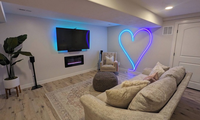 Cedar Hills Condo | Honeymoon Mountain Dream Retreat with Valley Views, Mountain Trails & Sauna