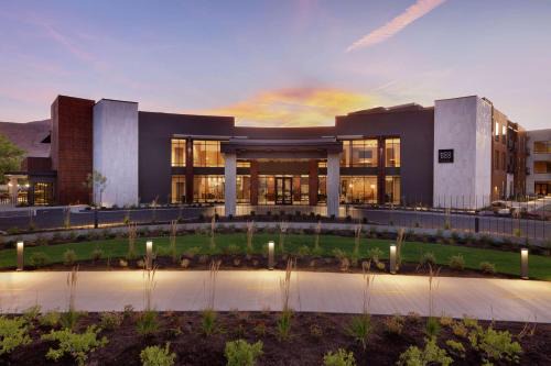 Moab Hotel | Hoodoo Moab, Curio Collection by Hilton