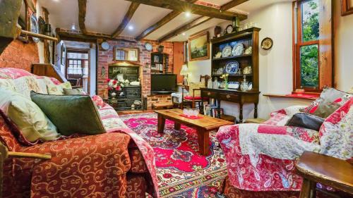 Holworth House | Hoots End