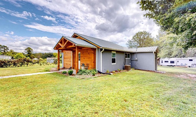 Hendersonville House | Hoots Hideaway