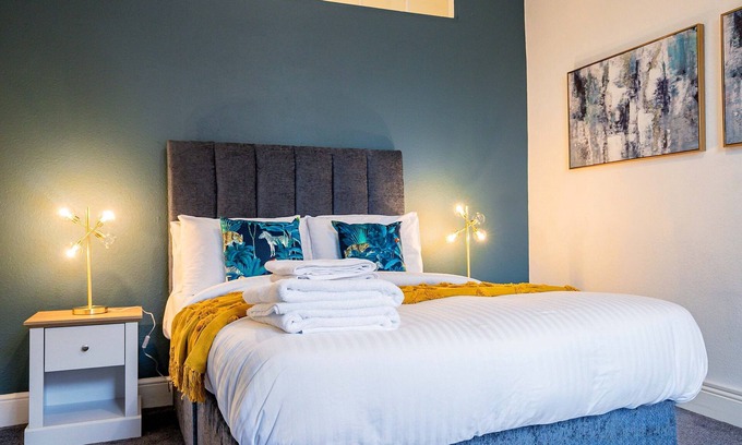 Worcester House | Host & Stay | Compton House