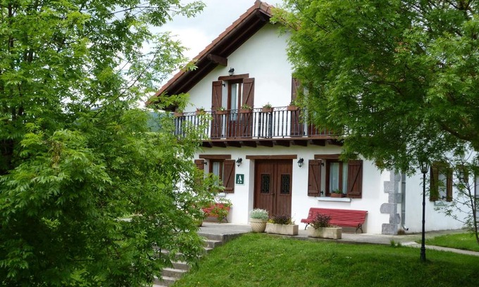 Orbaitzeta House | HOSTAL MENDILATZ