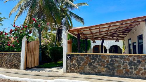 Bahia de la Academia Hotel | Hostal Sueños Silvestres