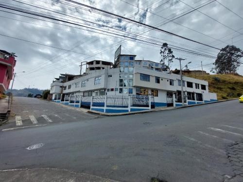 Guaranda House | Hostal y Complejo Turístico La Rueda