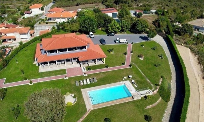 Miguas House | HostWise – Douro View Villa w/10 Suites and Pool