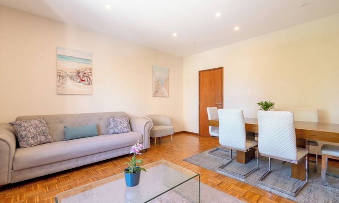 Ramalde Apartment | HostWise - Bright and Spacious Flat