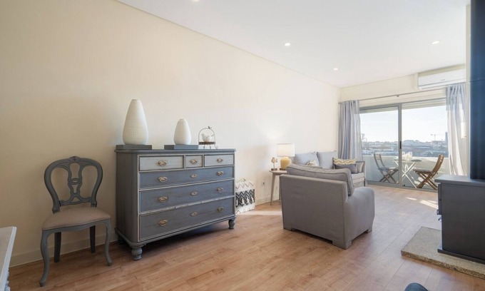 Santa Marinha Apartment | HostWise - Gaya Avenue 201 - Flat w/Balcony