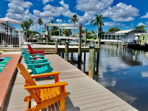 Matlacha House | Hot tub and Dock Gilligan's on the Island