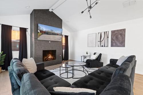 Far North Dallas Apartment | hot tub and Event Open Luxury Home Fits 16 plus