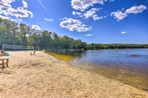 Gouldsboro House | Hot Tub and Game Room Cozy Big Bass Lake Home!