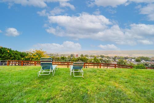 Clarkston Heights-Vineland Apartment | Hot Tub and Sweeping Views Apt in Clarkston!