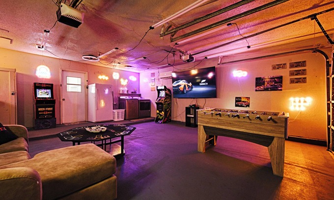 Crowley House | Hot Tub,Gameroom,15 Miles to Dickies Arena,FirePit,BBQ Grill!