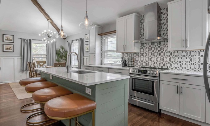 Lexington House | Hot Tub | Great Location | King Beds | Grill & Patio