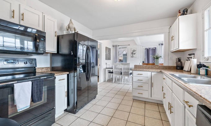 Price Apartment | Hot Tub Haven+.4 Mi to USU Eastern+In Unit Laundry