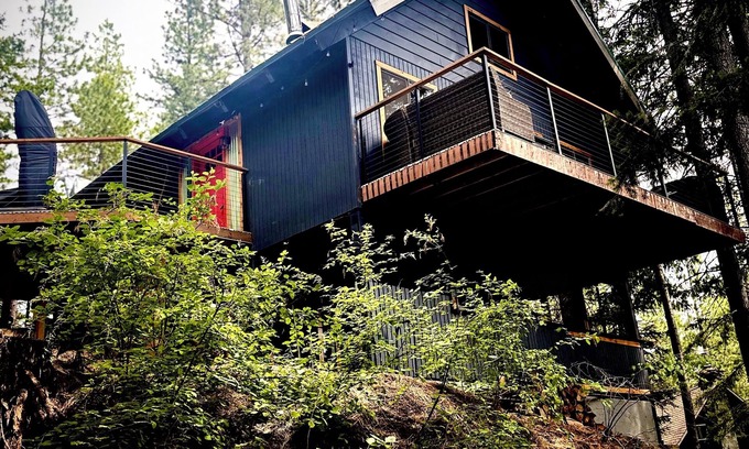 Roslyn Ridge Cabin | Hot Tub @ Hawkeye's Nest with Peek-A-Boo View