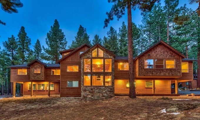 South Lake Tahoe House | *Hot Tub*Indoor Pool*One Block to Heavenly