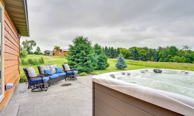 Pierce County Cabin | Hot Tub & On-Site Trails: Spacious Stockholm Cabin
