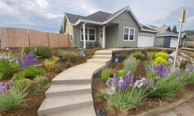 Murphys House | Hot tub, ping pong, and walking distance to over 25 wine tasting rooms!