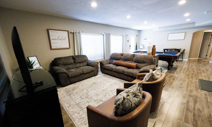 Highland House | Hot Tub - Pool Table - Mtn. Views - Highland Haven