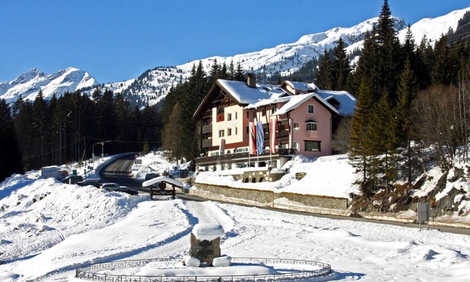 Sankt Anton am Arlberg Hotel | Hotel Mooserkreuz - INCL. LIFT PASS Double room/2 addl. beds, shower/wc, HB