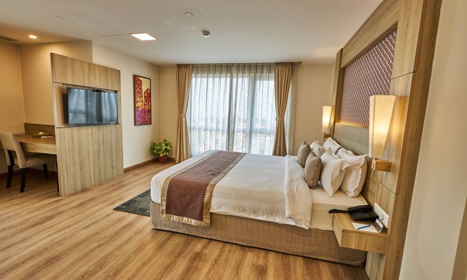 Kathmandu Hotel | Hotel Crowne Imperial