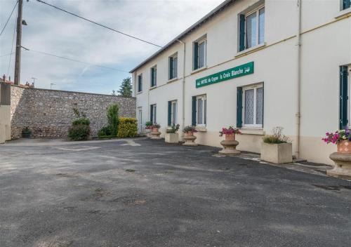 Lailly-en-Val Hotel | HOTEL DU CYGNE DE LA CROIX BLANCHE