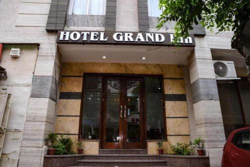 Vaishali Hotel | Hotel Grand In 5 Mints walking from Vaishali Metro Station