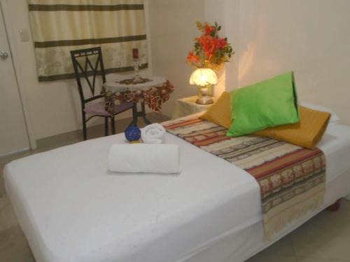 Guayaquil House | Hotel Jeshua Simmonds