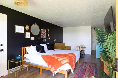 Wellborn Hotel | Hotel McCoy - Art, Libations, Pool Society