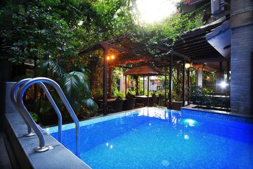 Pokhara Hotel | Hotel Middle Path & Spa