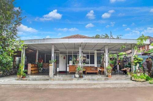 Sewon Hotel | Hotel O Prawirotaman Near Keraton Yogyakarta Formerly Chez Laelik Guesthouse