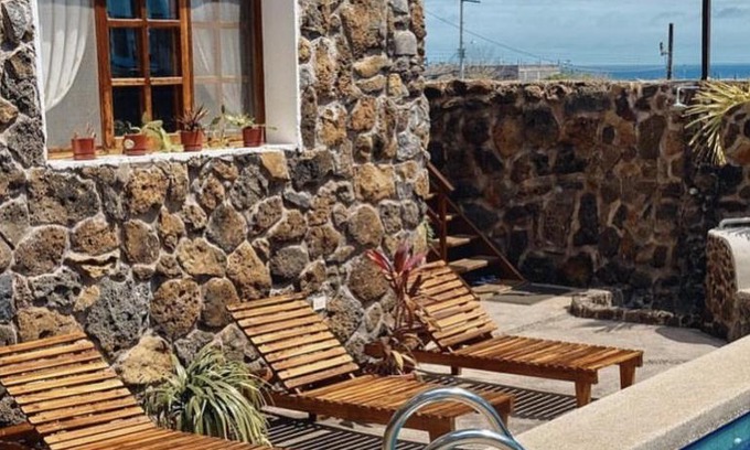 Puerto Baquerizo Moreno Hotel | Hotel Pimampiro