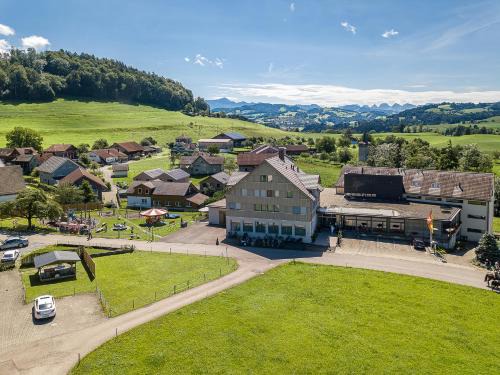 Luetisburg Hotel | Hotel Rössli Tufertschwil
