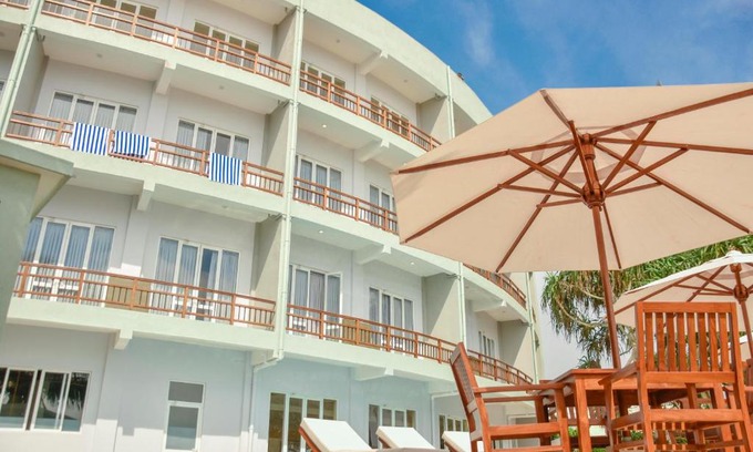 Thiranagama Hotel | Hotel Refresh Blue